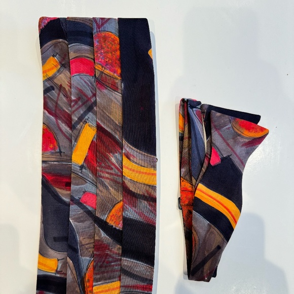 Silk Cummerbund with matching bow tie. - Picture 1 of 1